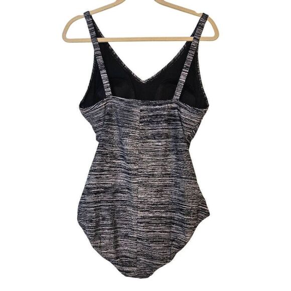 Speedo womens one piece swimsuit, black and white. Size 16.  # 816 - Picture 2 of 5